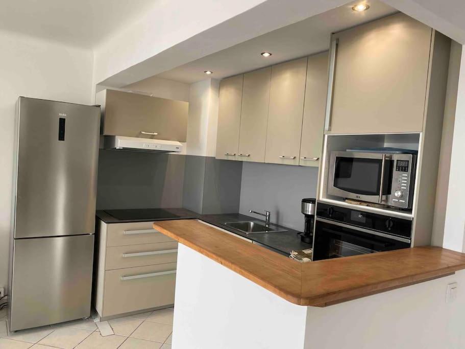 T3 Sur La Plage Vue Feerique Mer,Wifi, Parking Inclus , Clim La Ciotat Exterior foto