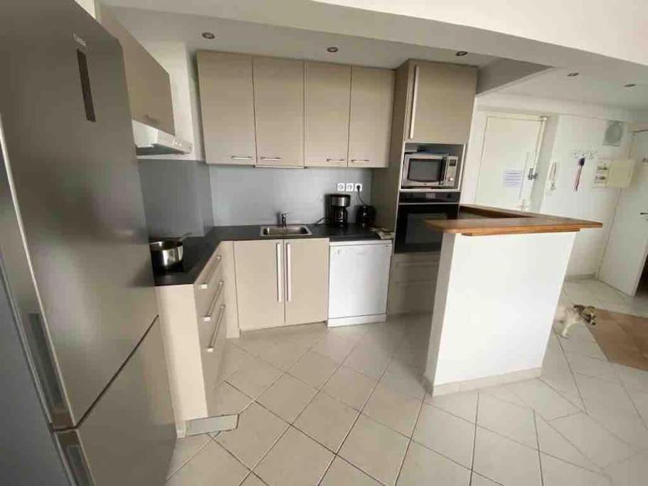 T3 Sur La Plage Vue Feerique Mer,Wifi, Parking Inclus , Clim La Ciotat Exterior foto